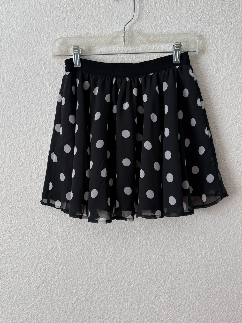 Guess Black White Polka Dot Mini Skirt Chiffon Layered Pleated Sz 0